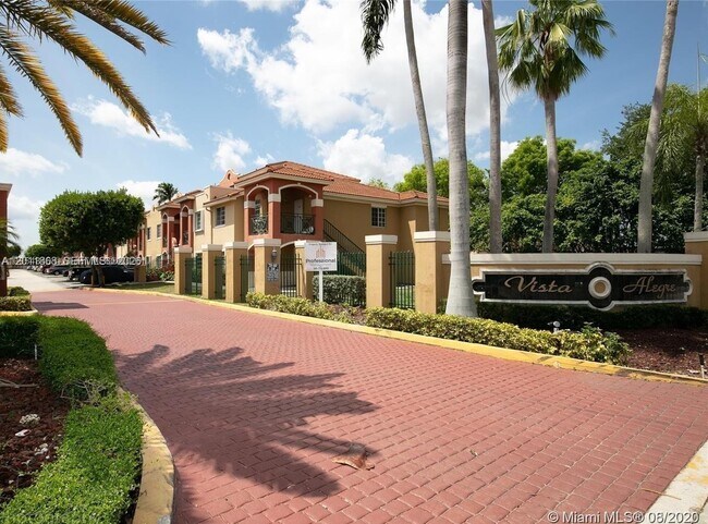 Building Photo - 15250 SW 134th Pl Unit 110