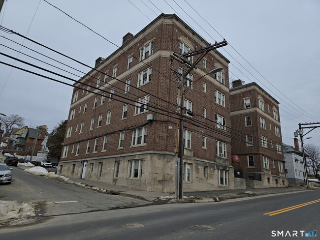 Building Photo - 144 Grove St Unit 310