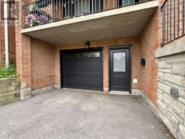 Photo - 5 Twinberry Crescent