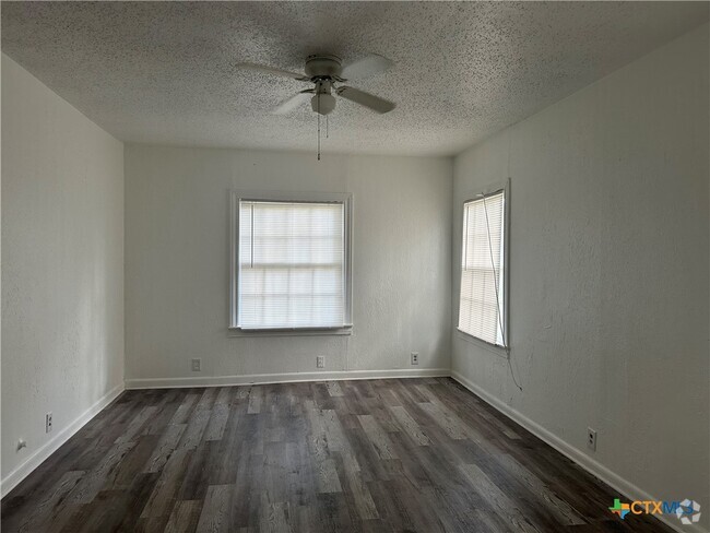 Building Photo - 4007 Blue Bonnet St Rental