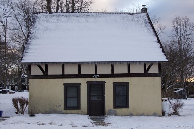 Building Photo - 249 Starr Ridge Rd