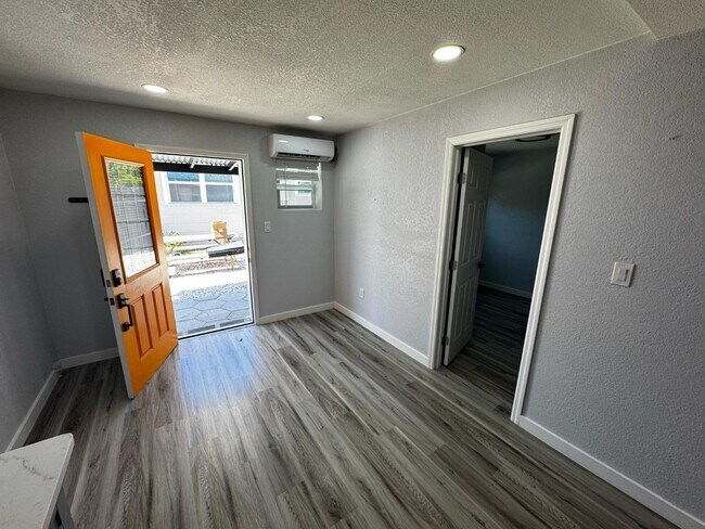 Photo - 2001 2nd St S