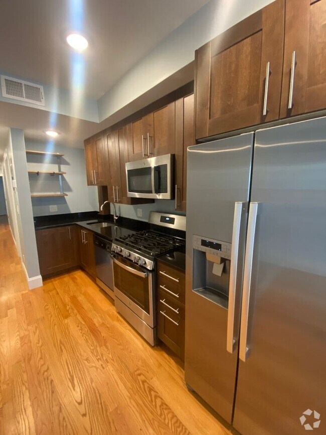 Building Photo - Renovated Allston 5 Bed/2 Bath on Brooklin... Rental