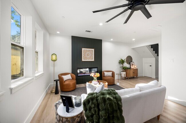 Photo - 4611 Dewberry St