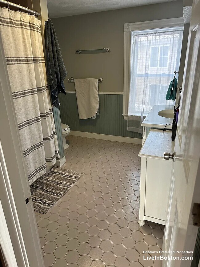 Photo - 331 Faneuil St