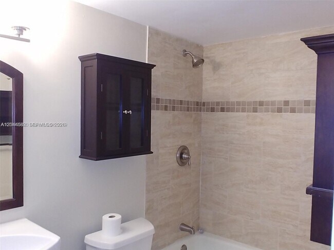 Photo - 660 Tennis Club Dr Unidad 101