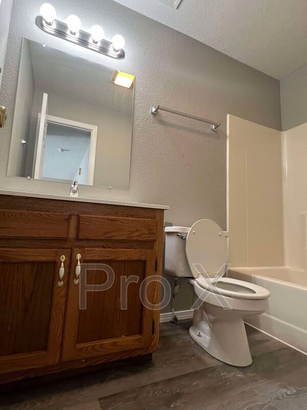 Photo - 2216 E 8th St Unit 2216 E 8th St 4