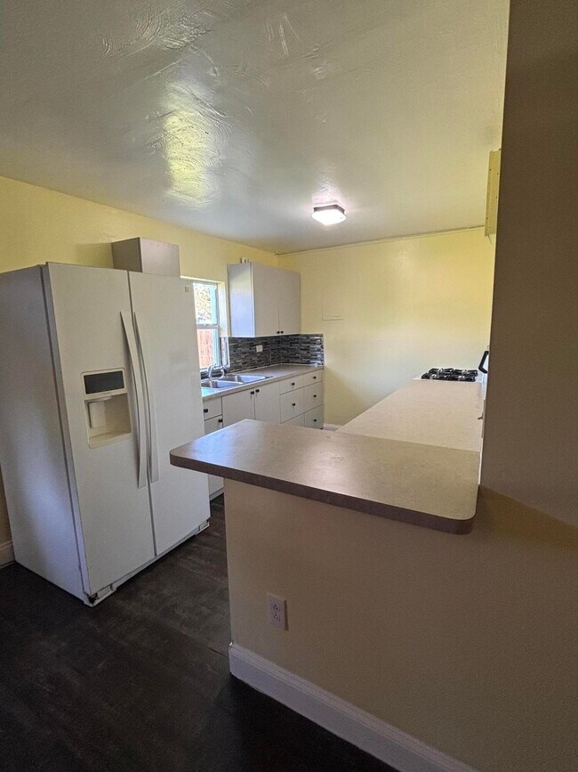 Photo - 328 Urquhart St