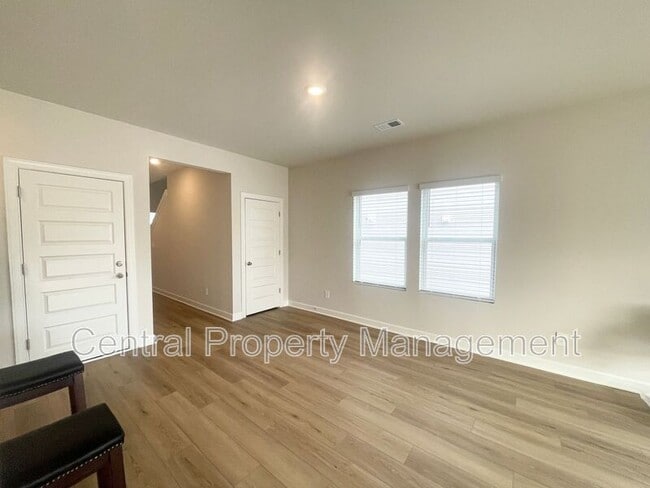 Photo - 671 Cozy Blf Rd