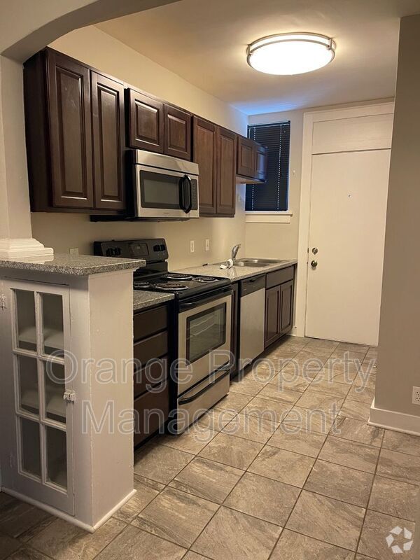 Building Photo - 812 N 33rd St Unit #2 Rental