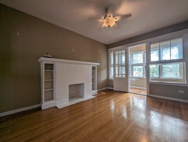 Building Photo - 2659 N Saint Louis Ave Unit 2