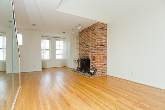 Photo - 410 11th St NE Unit 22