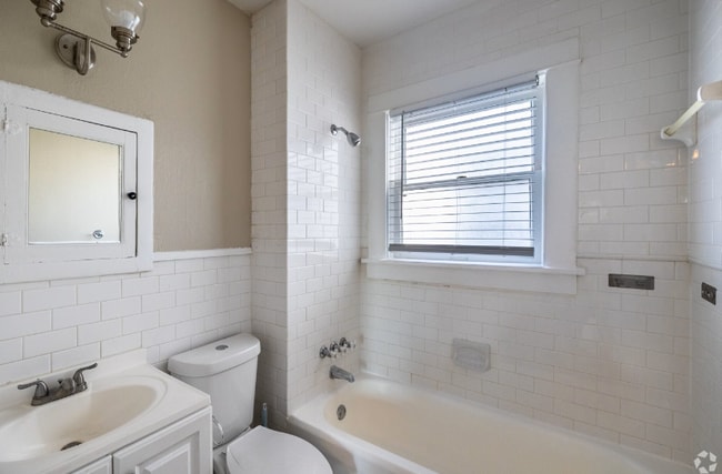 Photo - 301-311 W Leuda St Unidad 805C