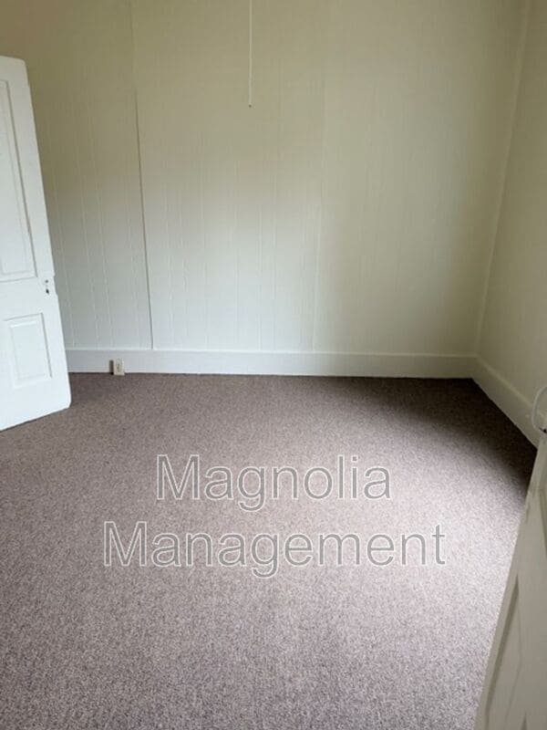 Photo - 419 S College St