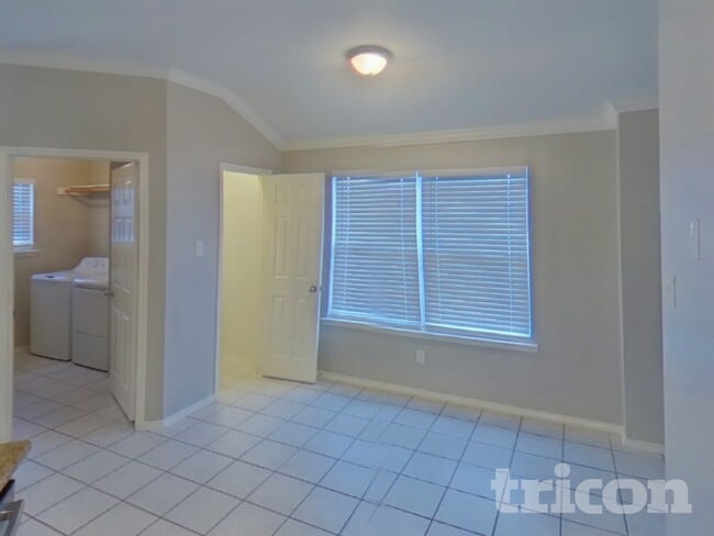 Photo - 716 Sequoia Dr