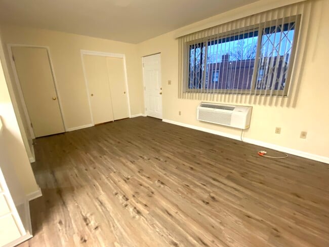 Building Photo - 204 Souder Ave