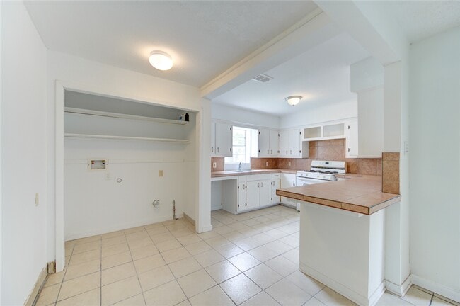 Photo - 10717 Pillot St