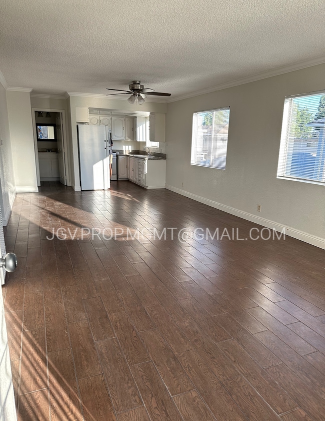 Building Photo - 7620 Newlin Ave Unit 20A