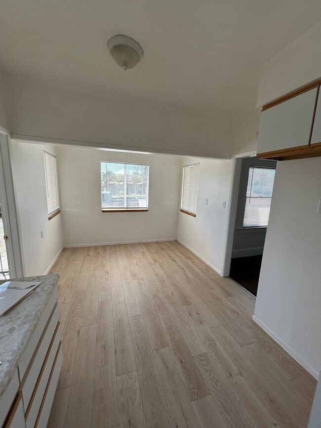 Photo - 410 E B St