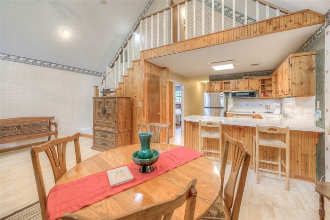 Photo - 144 Little John Dr