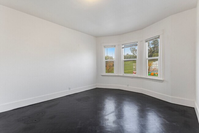 Photo - 1735 Foothill Blvd #A - 3 Beds | 1 Bath Unit 1735-A