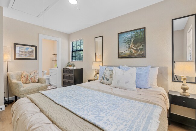 Photo - 1505 N College St