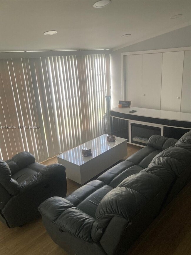 Photo - 310 NE 45th Pl