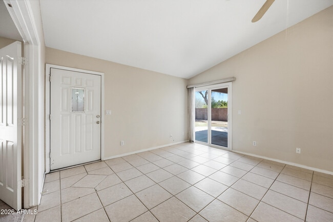 Photo - 1025 W Jeanine Dr