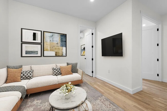 Photo - 315 E 58th St