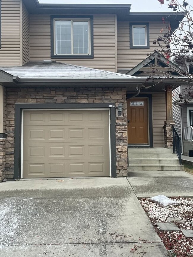 Building Photo - 3125