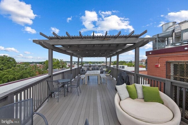 Photo - 1020 Monroe St NW