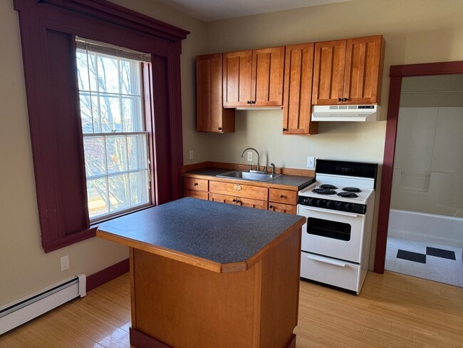 Building Photo - 50 Adams St Unit 3