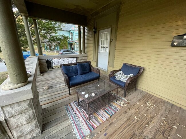 Building Photo - 1006 State St Unit C