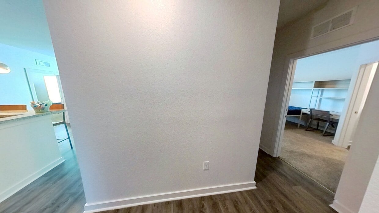 Photo - Halo 46:  Off-Campus Student Housing Apartments