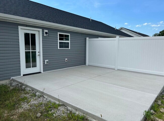 Photo - 403 Old Carlyle Rd Unit 1