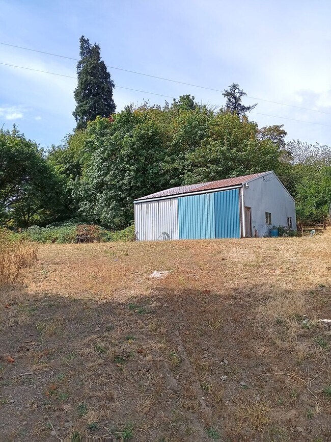 Photo - Beautiful Secluded Farmhouse & Shop is Ava...