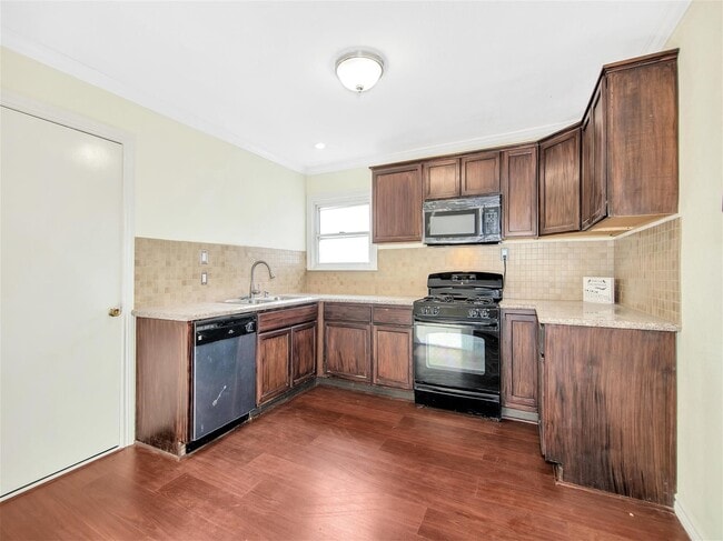 Photo - 703 E Adoue Ave