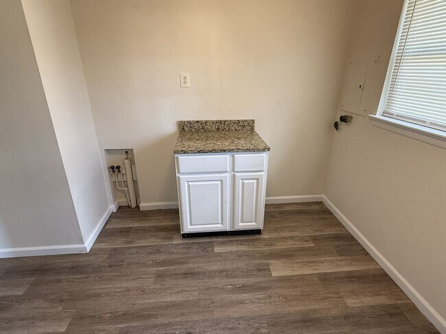 Photo - 651 Southwell Ln