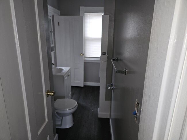 Photo - 107 Thompson St Unidad 2nd floor