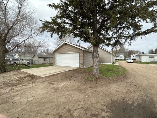 Photo - 3 Bedroom House!