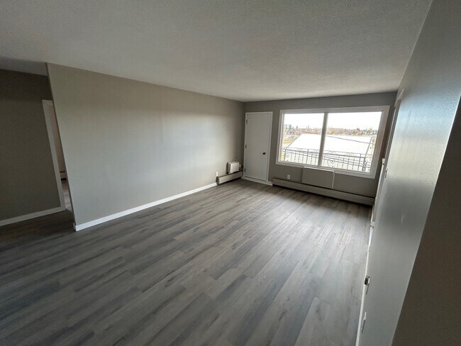 Photo - 443-443 Lorne St N Unit 18