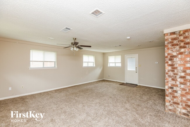 Photo - 2100 Cedar Ct