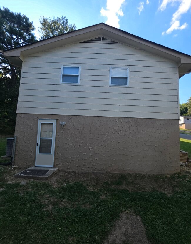 Photo - 1424 Carousel Rd