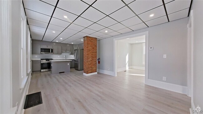 Building Photo - 2944 Mohawk St Rental
