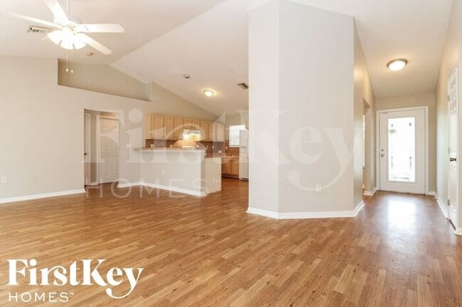 Photo - 324 Lillon Ave S