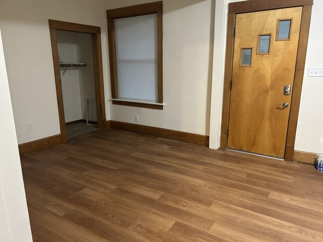 Photo - 2060 Summit Ave Unidad Lower