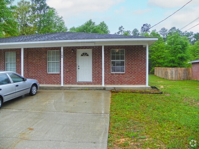 Building Photo - Charming 2-Bed, 2-Bath Milton Duplex Minut... Rental