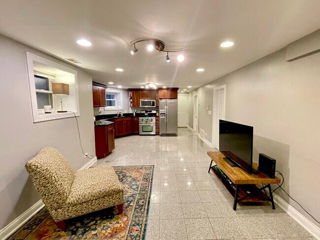 Photo - 2217 W Giddings St Unidad G Rental