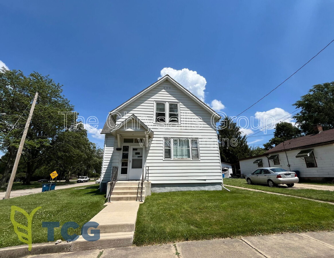 Photo - 702 State St House