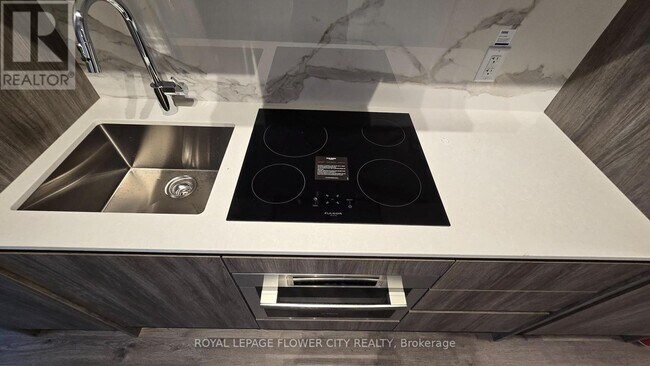 Photo - 180 Front St E Unité 1915